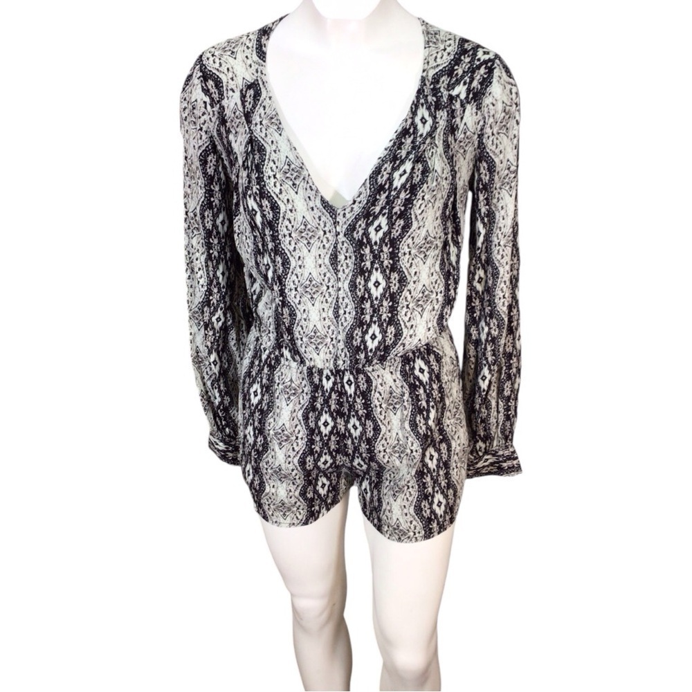 Volcom Voyage Romper Long Sleeve V Neck Back Zip Black White size small